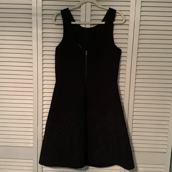 Vera Wang Size 12 black Cocktail Dress with Embellished detailed print in Fabric - Picture 4 of 13